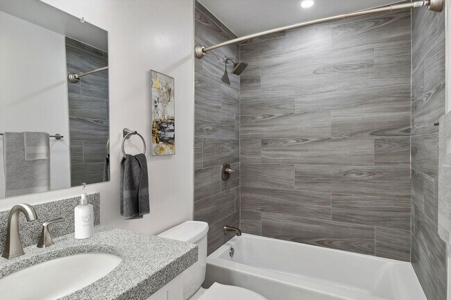 Building Photo - Move in Promotion! 2 Bedroom/1 Bathroom Remodeled Apartment - El Cajon