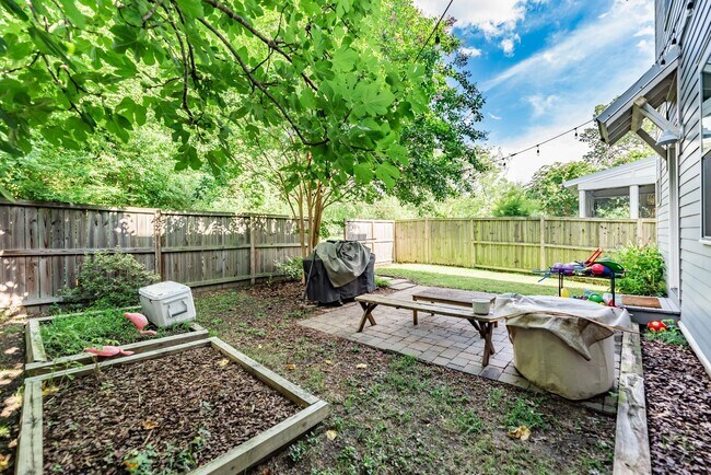 Building Photo - Available 9/22/25! Gorgeous 2-Story Home i...