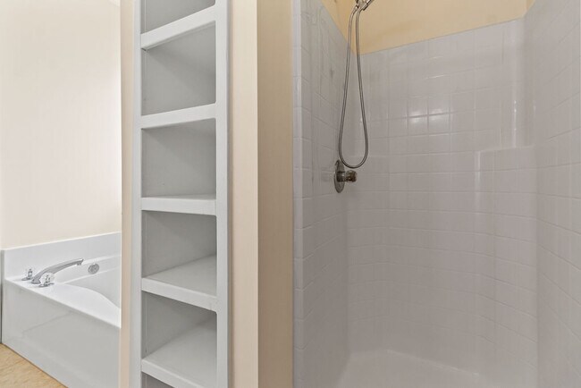 Building Photo - Chadbury House