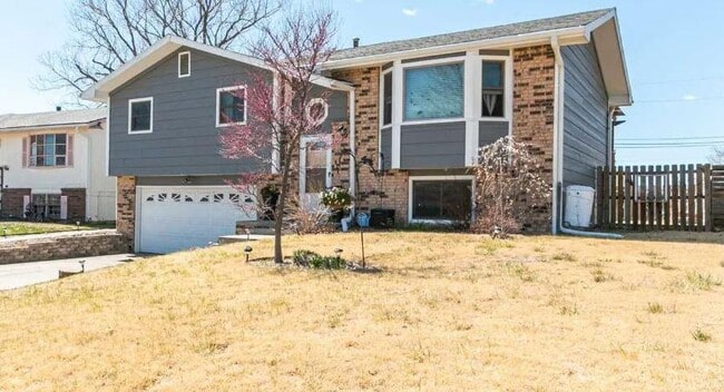 Building Photo - 1512 Knollcrest Dr