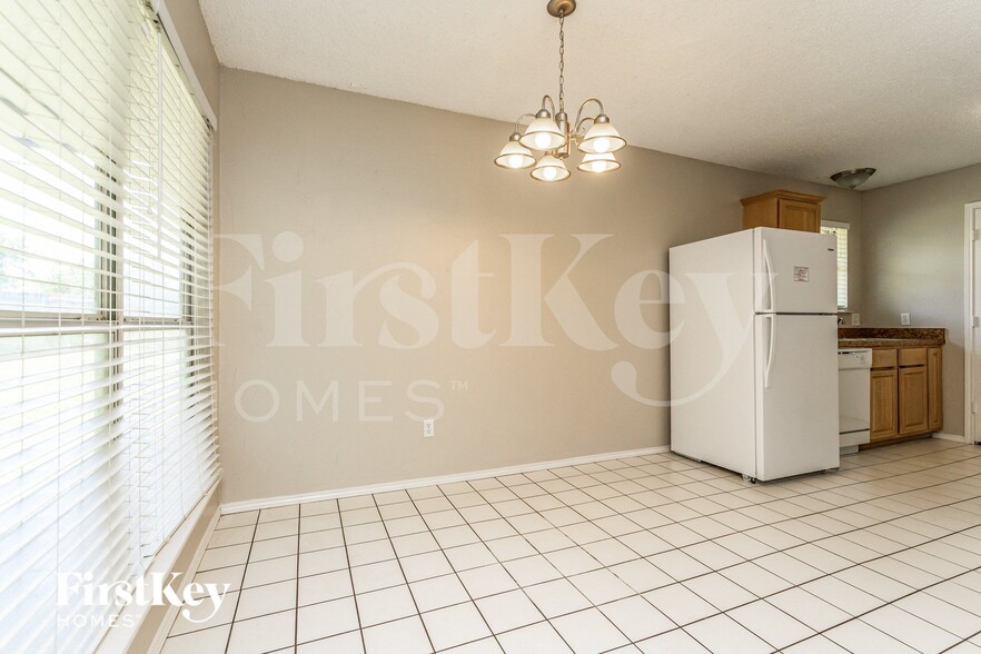 Building Photo - 606 Plainview Dr