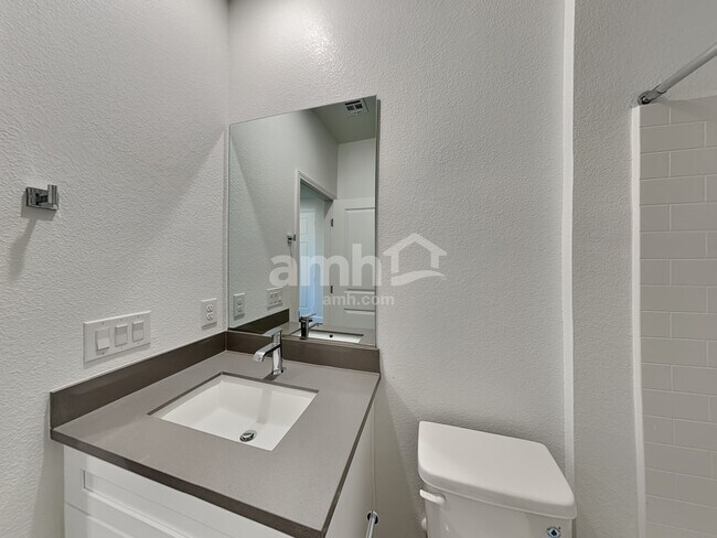 Building Photo - 260 Yasmin Daylily Pl