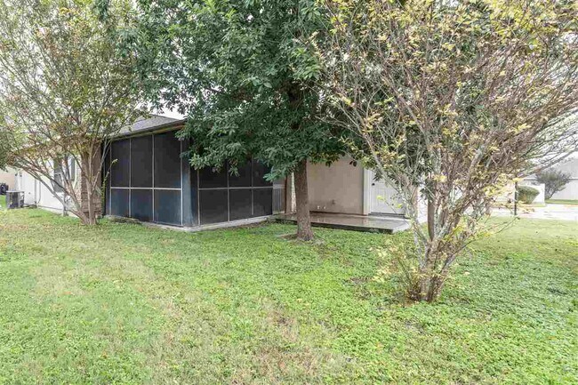 Building Photo - 901 Kings Way