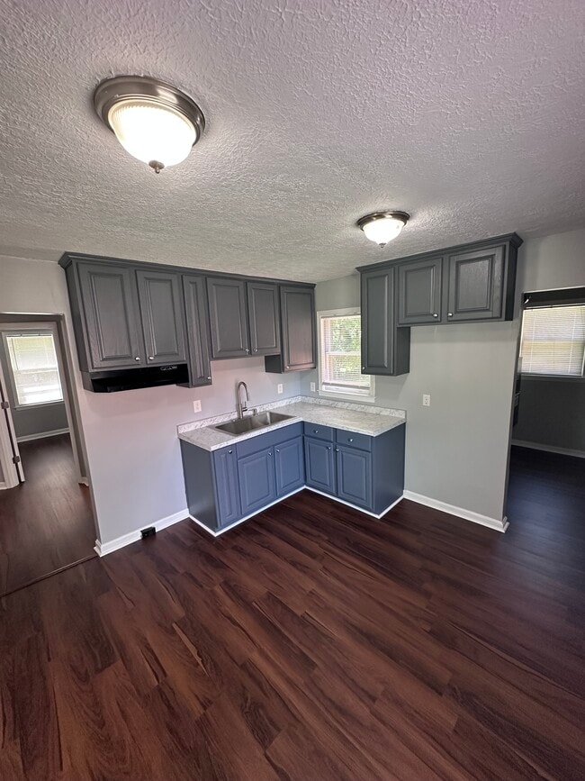 Building Photo - Cozy Casa