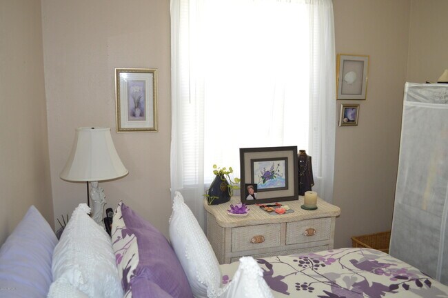 Building Photo - 186 11th St N