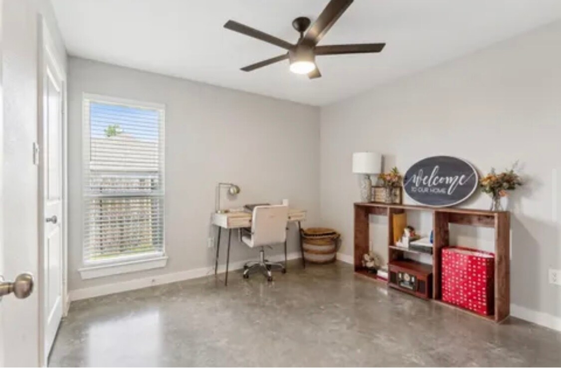 Building Photo - 2314 Creekview Dr