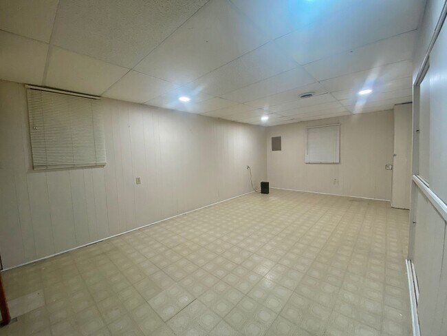 Building Photo - 30 Wildwood Dr
