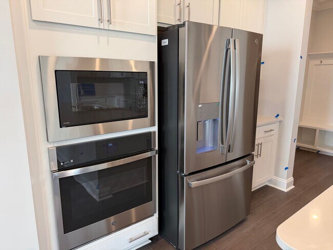 Building Photo - Brand New 5 Bedroom 3 Bathroom Single Fami...