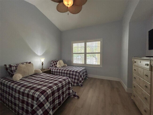 Building Photo - 3702 54th Dr W