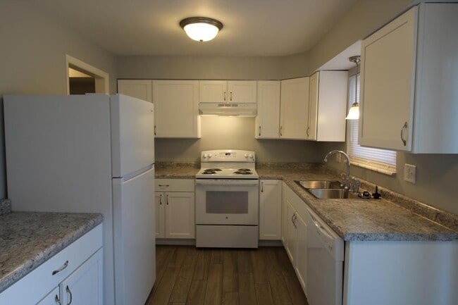 Building Photo - 708 N Main St