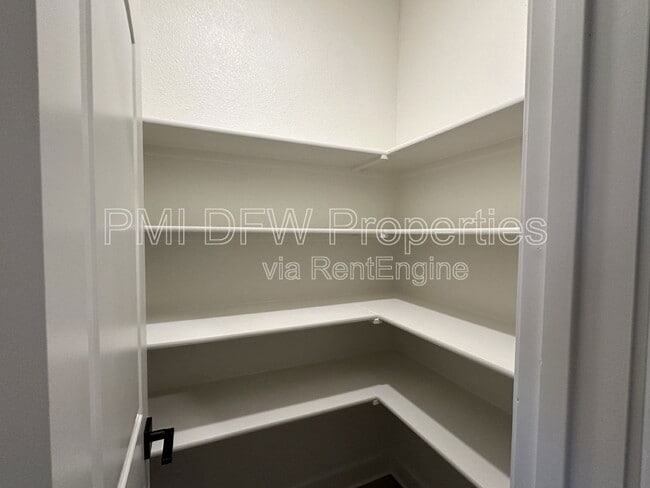 Building Photo - 808 Boyer Ct