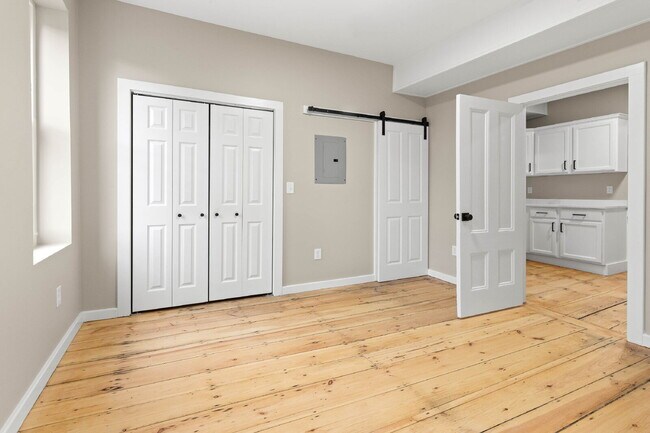 Building Photo - Tour 6/4/25 4-5pm Beautiful 1 Bedroom Apar...