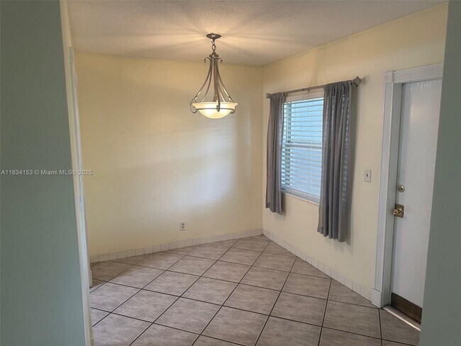 Building Photo - 1152 NW 30th Ct