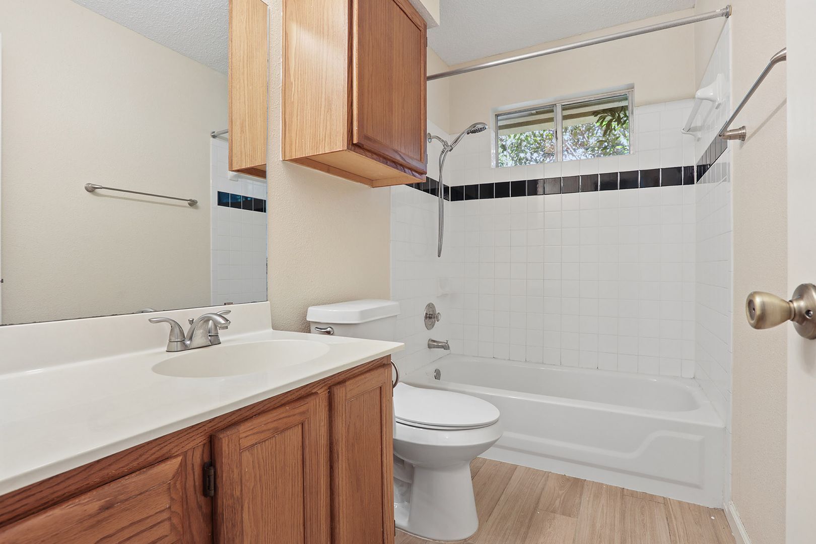 Building Photo - 15301 Ecorio Dr