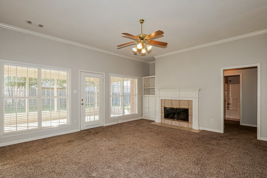 Building Photo - 5041 Thornebrook Cove