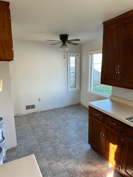 Building Photo - 1302 Kingston Ave