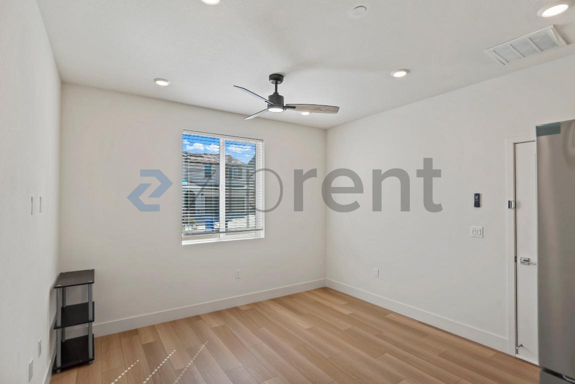 Building Photo - 5545 Oberon Ave