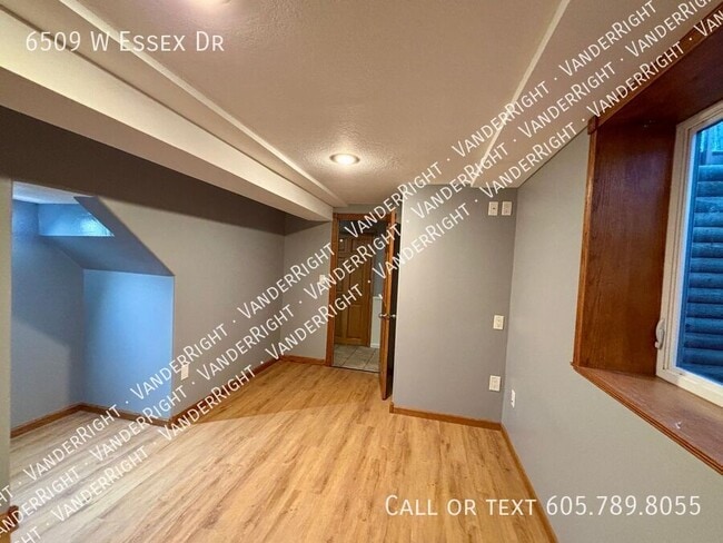 Building Photo - 6509 W Essex Dr