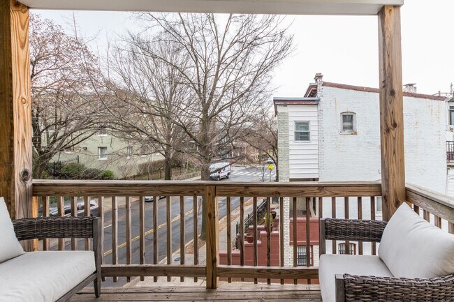 Building Photo - Stunning premium corner Townhome condo in the desirable Eckington neighborhood!