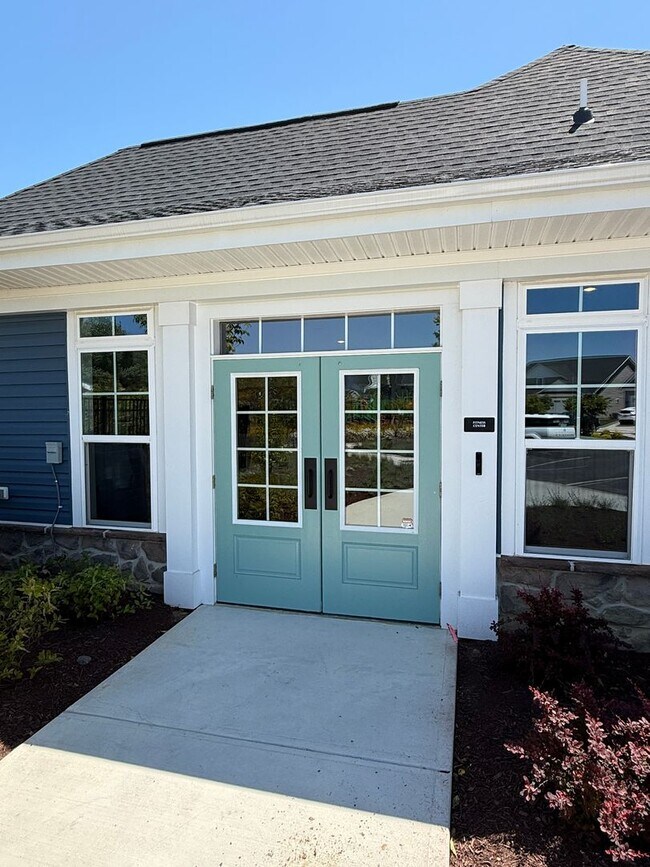 Building Photo - 1670 Lake Placid Dr