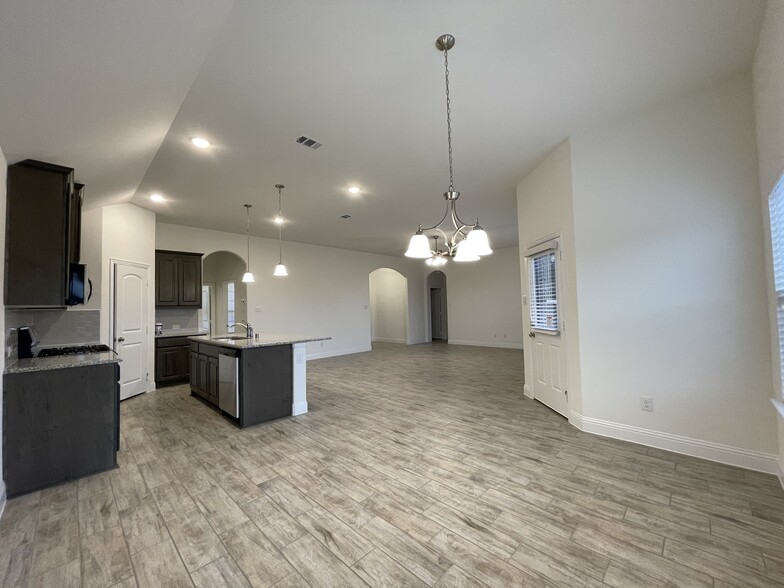 Dining area - 3016 Bobcat Dr