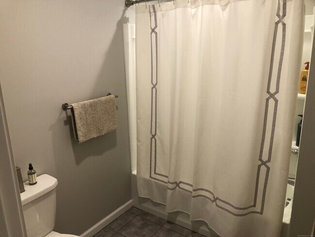 Building Photo - 132 Sheldon Terrace