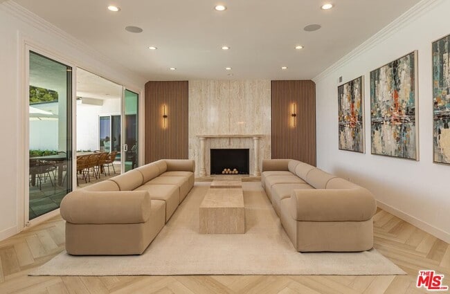 Building Photo - 560 Chalette Dr