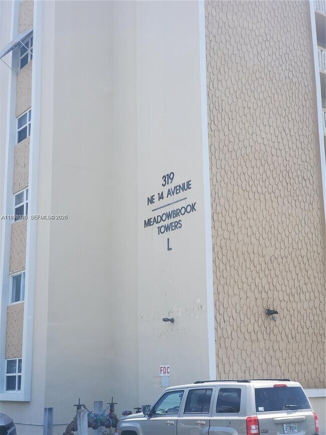 Building Photo - 319 NE 14th Ave