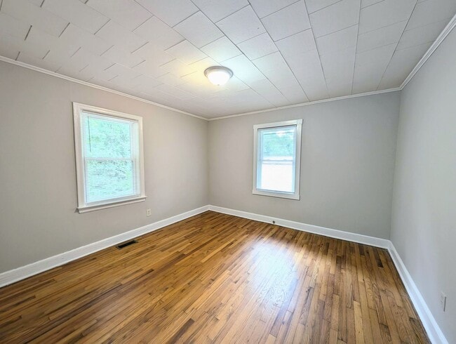 Building Photo - 213 E Weatherspoon St