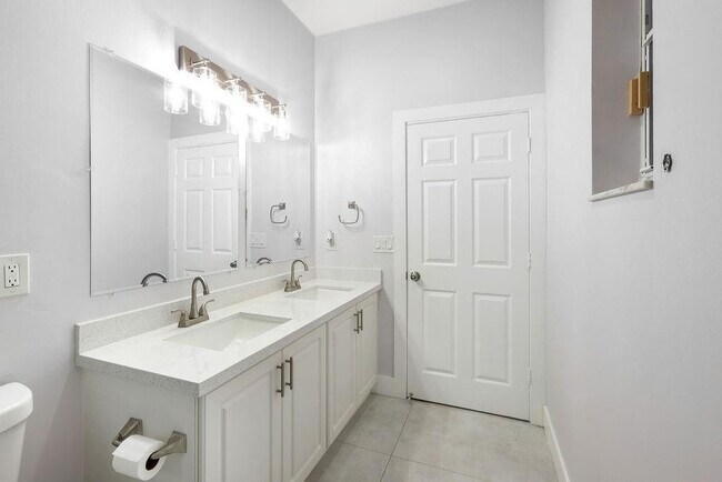 Building Photo - 4812 NW 19th St