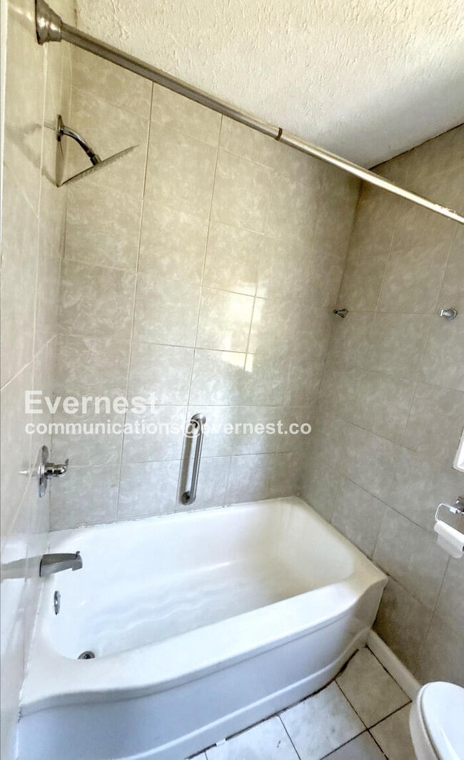 Building Photo - 1261 Hildreth Ave