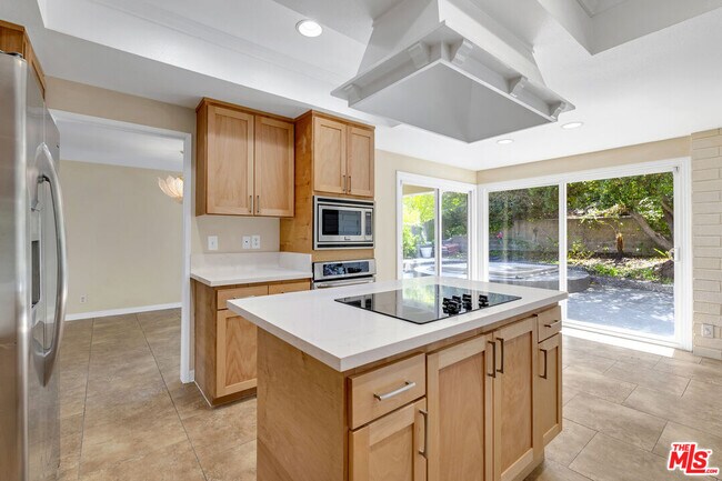 Building Photo - 26572 Academy Dr