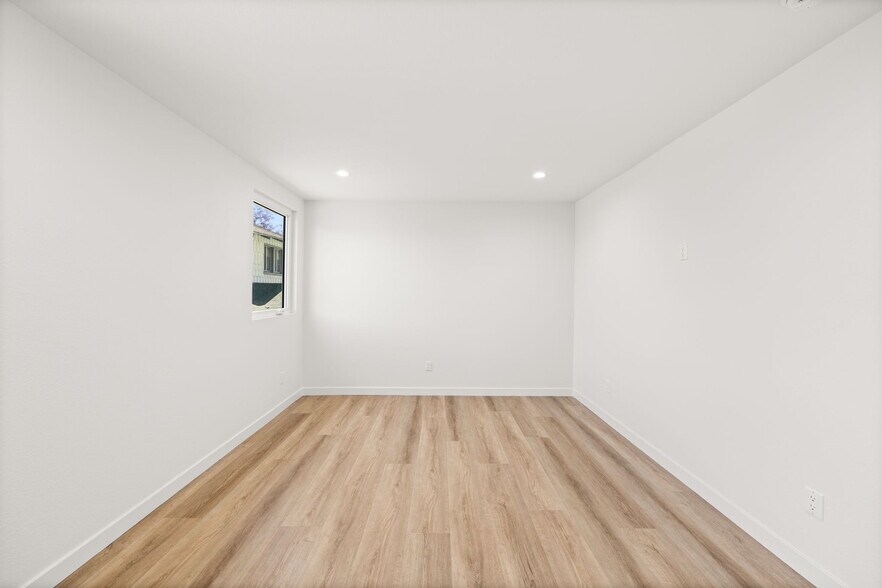 Building Photo - 4700 S Gramercy Pl