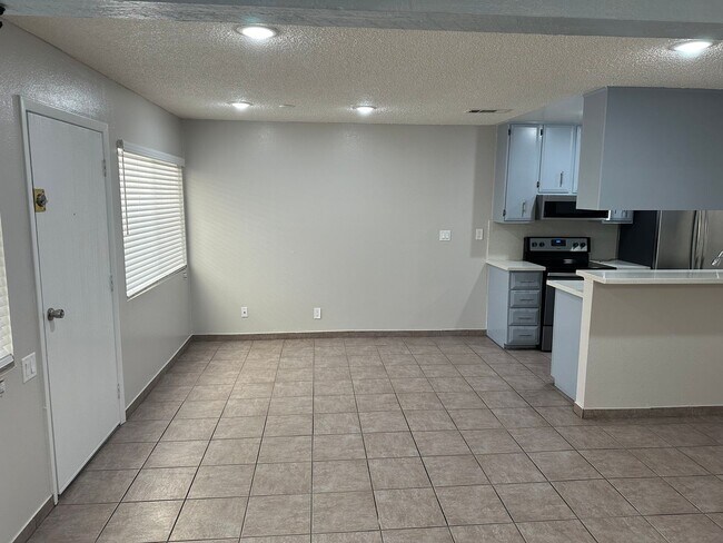 Building Photo - SE Desert Inn and Eastern!! Townhouse with 2 parking Spaces!! Recent Remodel!!