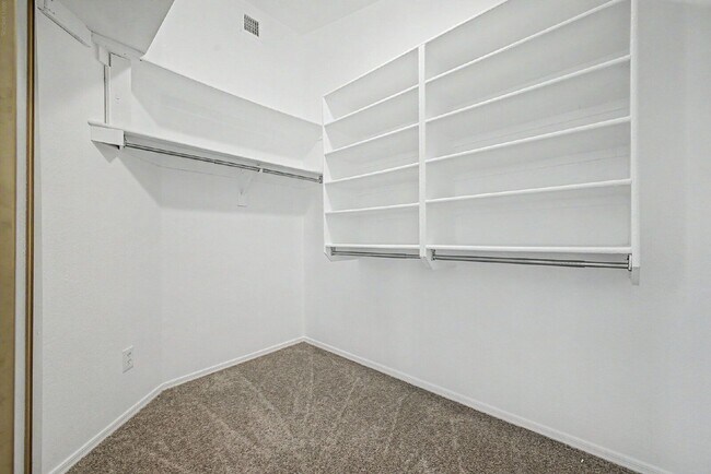 Building Photo - 12570 Desert Flower Rd