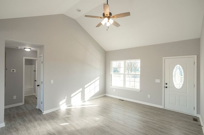 Building Photo - 123 Vanatta Rd