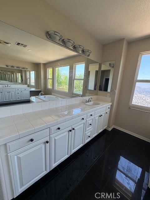 Building Photo - 16034 Skyridge Dr