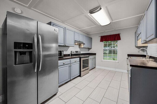 Building Photo - 202 Brittany Ln