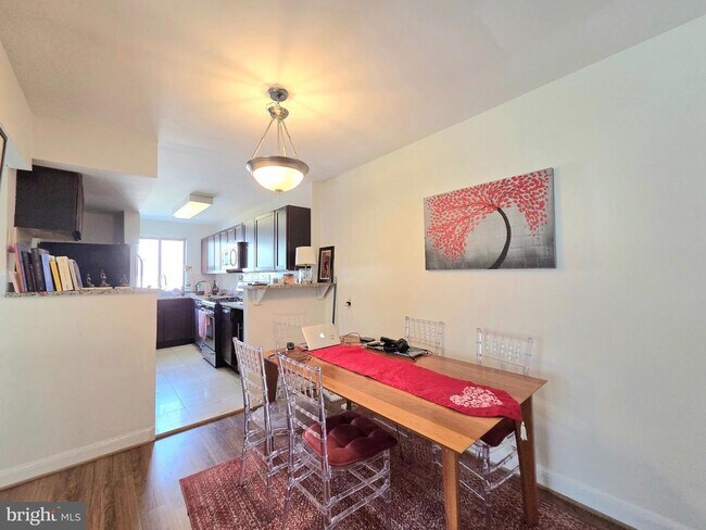 Building Photo - 3821 Davis Pl NW