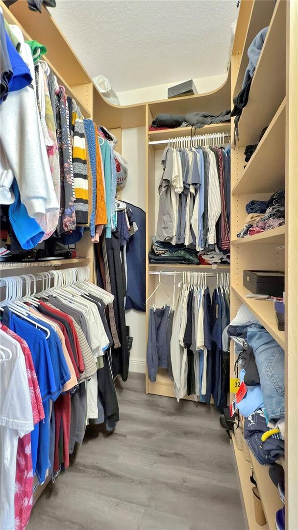 Building Photo - 3387 Lakeside Dr