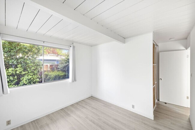 Building Photo - 188 Ferne Ct