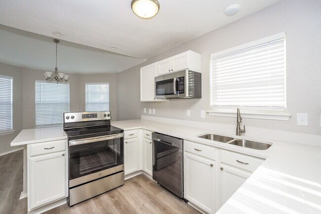 Building Photo - 10229 Winkler Dr