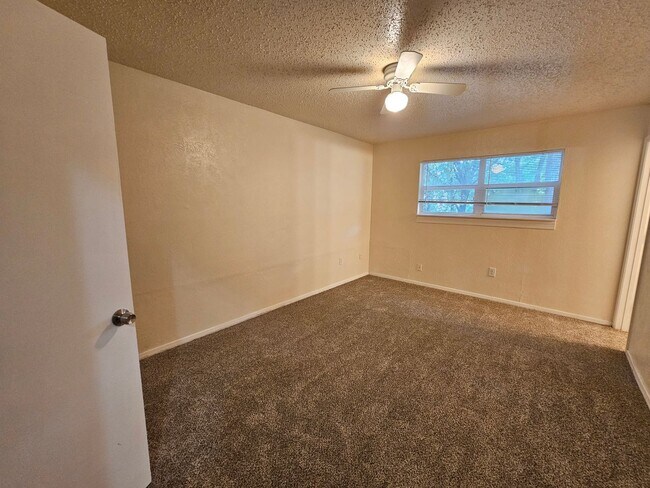 Building Photo - 110 Muleta Dr