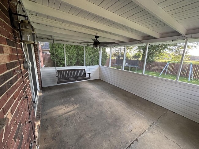 Building Photo - 2301 Oak Park Dr