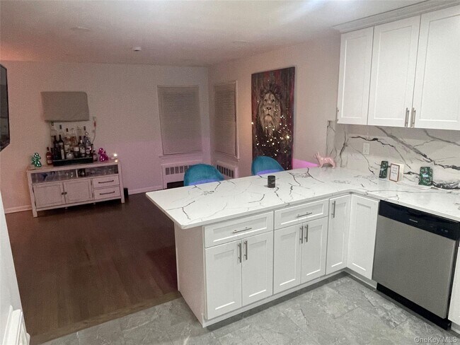 Building Photo - 250 New York Ave