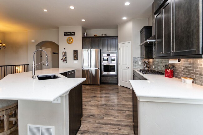 Building Photo - Spacious 4-Bedroom Home in Prestigious For...