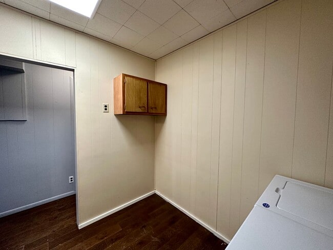 Building Photo - 3 Bed / 2 Bath Custom Pioche House