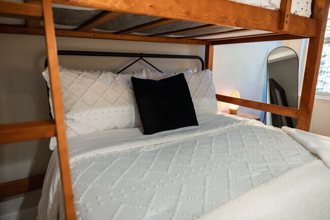 Building Photo - 255 Matterhorn Dr