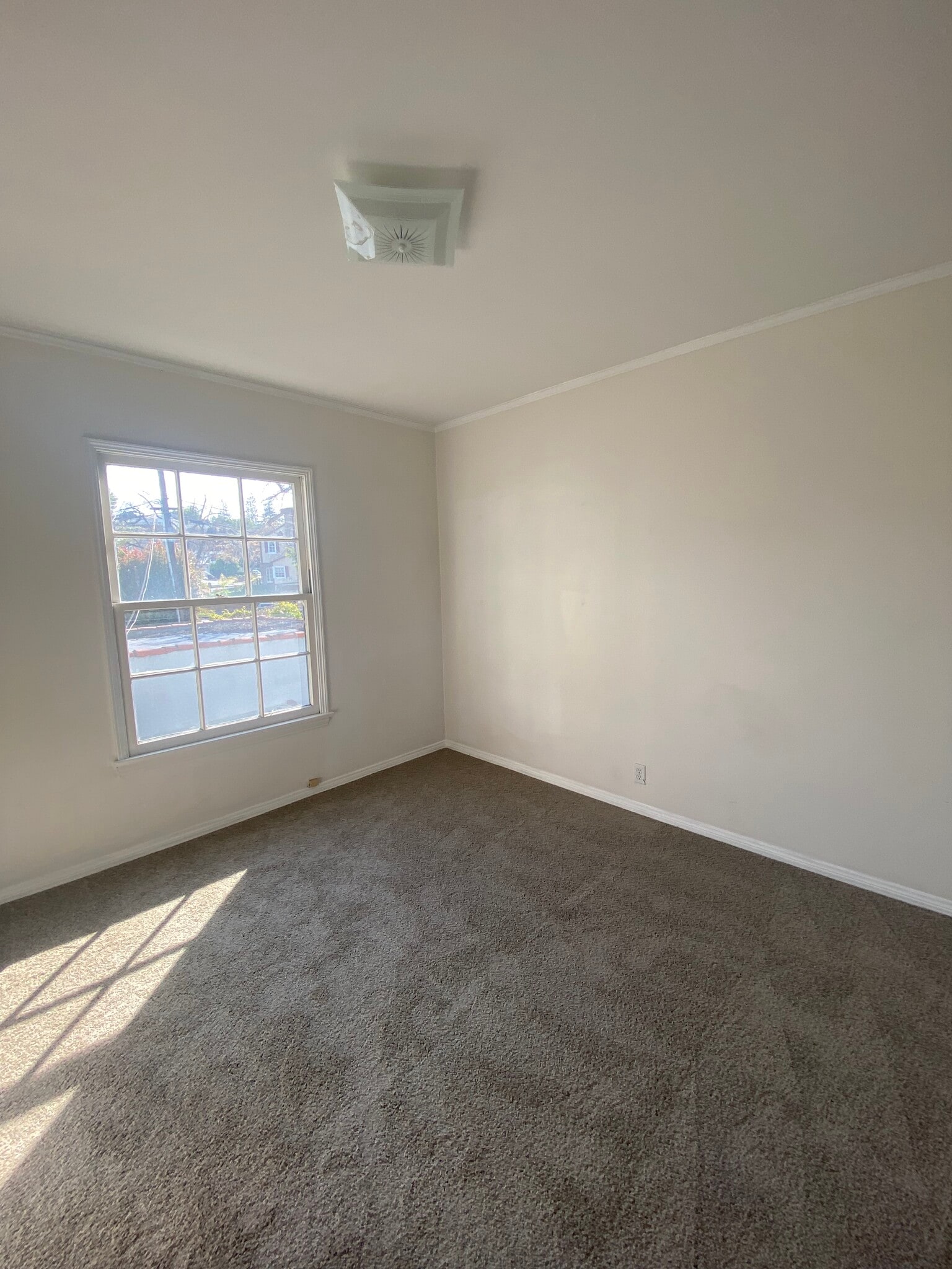 Building Photo - 1206 Beverly Green Dr