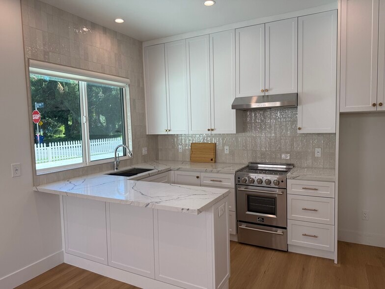 Building Photo - 6641 Glade Ave